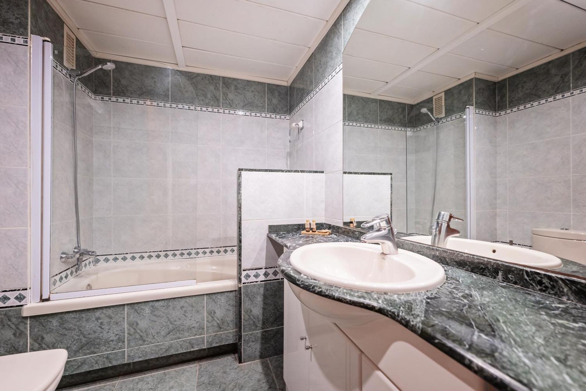 Apart-hotel Napols - Abapart 2*